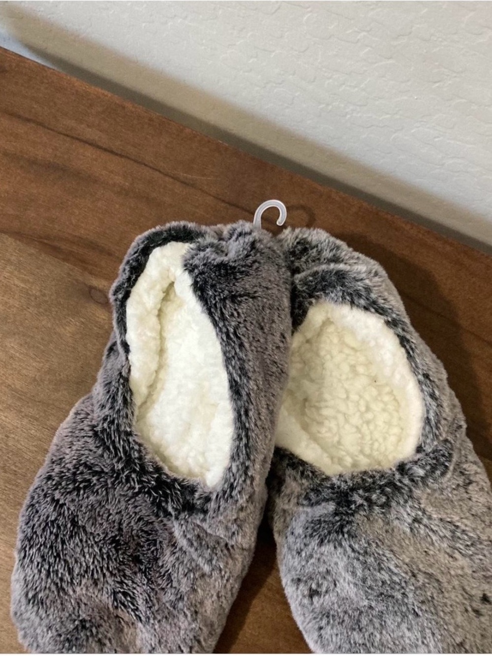 Faux fur slippers